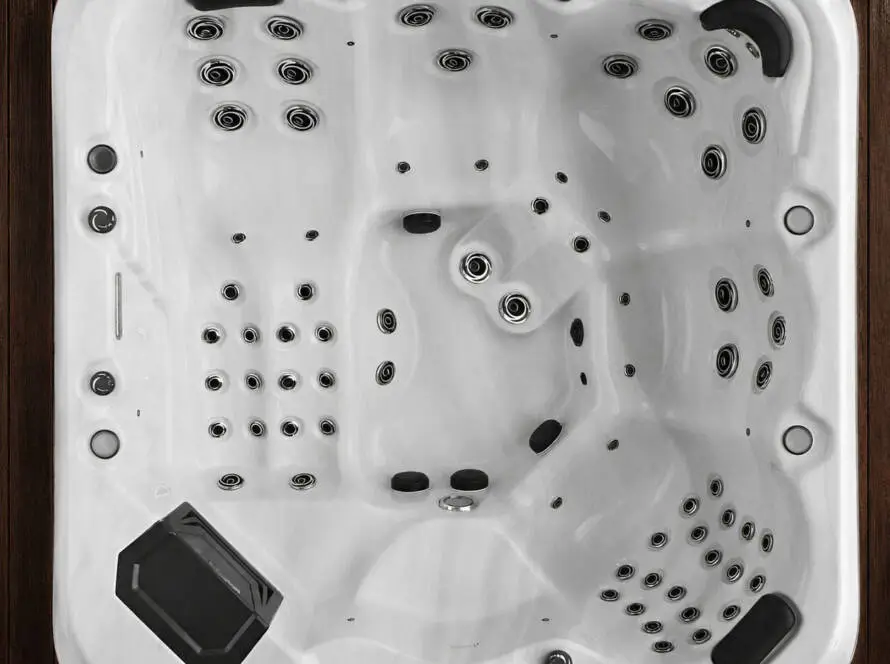 6000 Series Hot Tub – 5-seat flagship hot tub with 64 jets