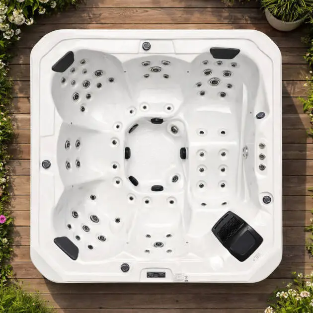 Retreat Bay XL Hot Tub – 6-seat hot tub with 67 jets