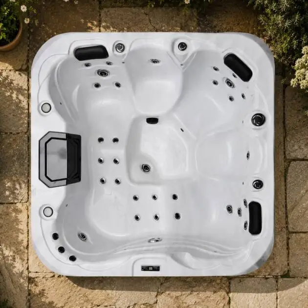 Retreat Plus Hot Tub – 5-seat hot tub with 31 jets and LED waterfalls