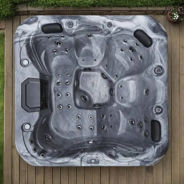 Retreat Pro Hot Tub – 5-seat hot tub with two loungers and 41 jets